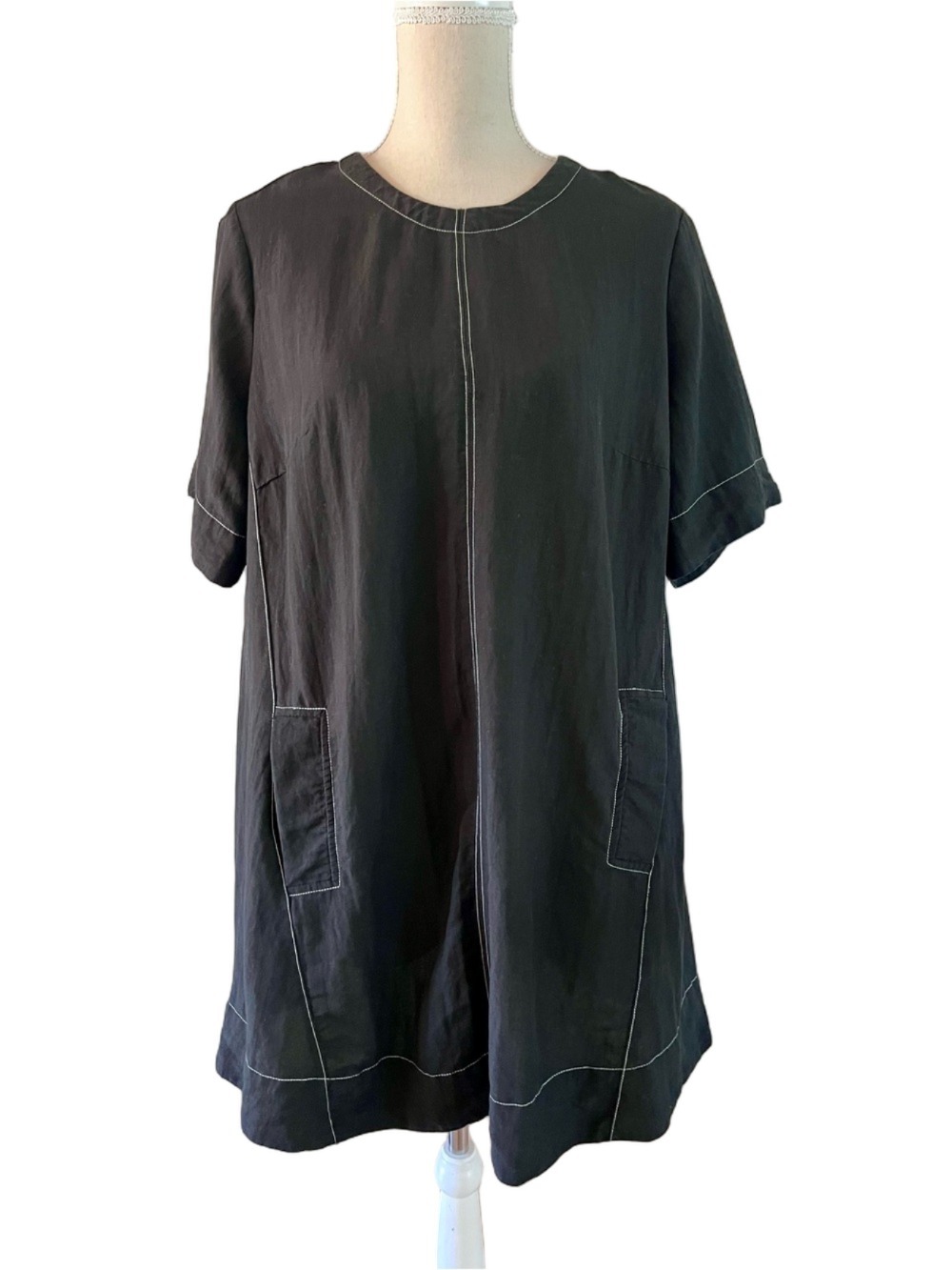 Classic Black Short-Sleeve Swingy Shift Dress with Pockets Size Large